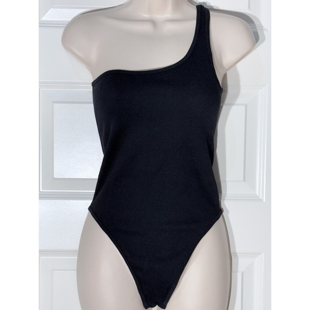 PrettyLittleThing Black One-Shoulder Bodysuit, Women's Size M
